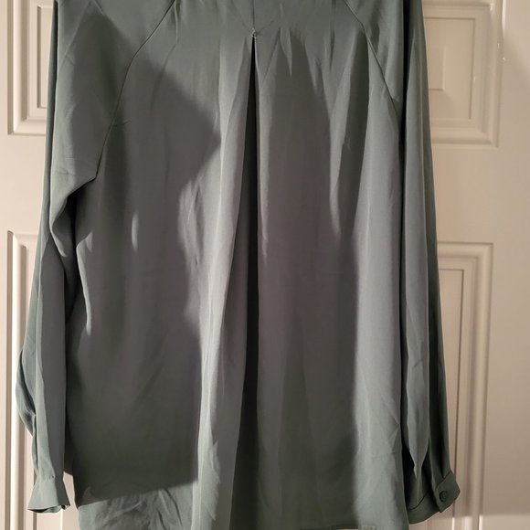 Top - Picture 2 of 2